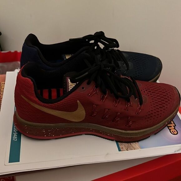Navy/red limited edition Nike sneaker. Size 7. W - Picture 3 of 12